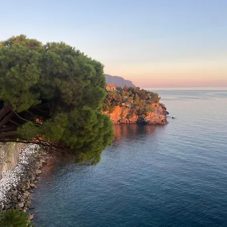 La Casa Di Samantha A Regina A Picco Sul Mare Con Piscina