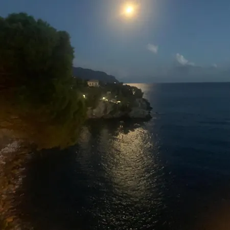 La Casa Di Samantha A Regina A Picco Sul Mare Con Piscina Appartement