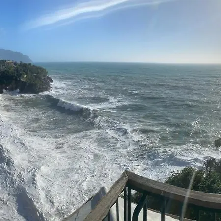 La Casa Di Samantha A Regina A Picco Sul Mare Con Piscina Daire *