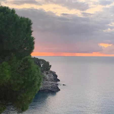 La Casa Di Samantha A Regina A Picco Sul Mare Con Piscina Lägenhet