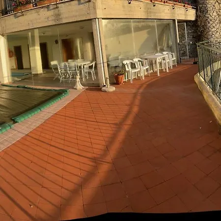 La Casa Di Samantha A Regina A Picco Sul Mare Con Piscina