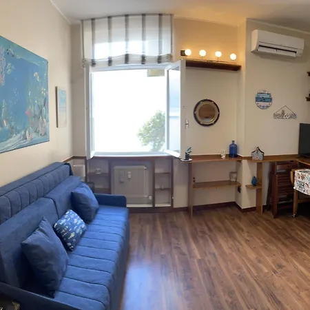 La Casa Di Samantha A Regina A Picco Sul Mare Con Piscina Lägenhet