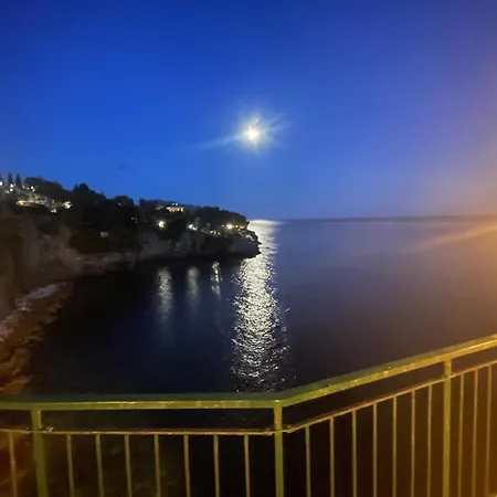 La Casa Di Samantha A Regina A Picco Sul Mare Con Piscina Lägenhet *