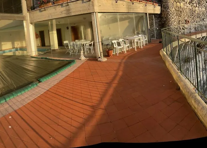 La Casa Di Samantha A Regina A Picco Sul Mare Con Piscina