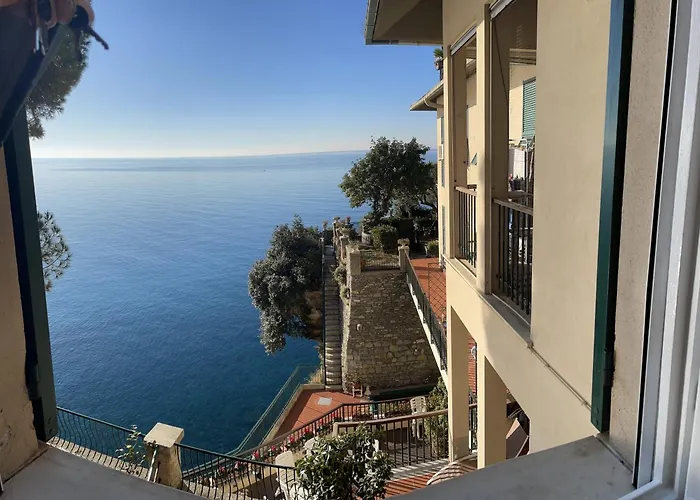 Appartamento La Casa Di Samantha A Regina A Picco Sul Mare Con Piscina